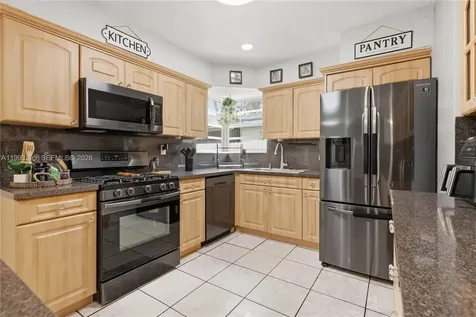 7390 Cleveland Street Hollywood FL 33024