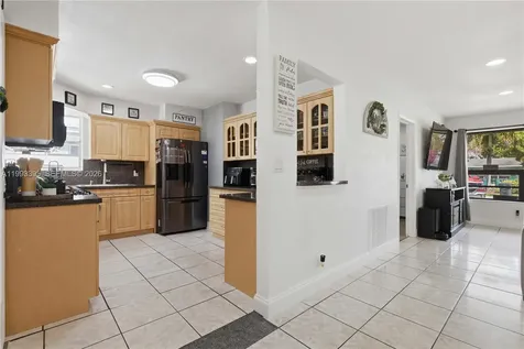 7390 Cleveland Street Hollywood FL 33024