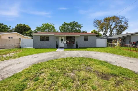 7390 Cleveland Street Hollywood FL 33024