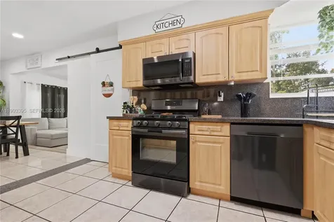 7390 Cleveland Street Hollywood FL 33024