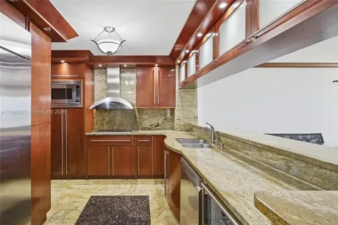 5555 Collins Avenue Miami Beach FL 33140