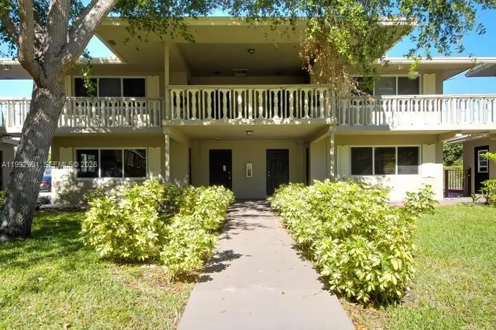 265 SW 7th Street Boca Raton FL 33432