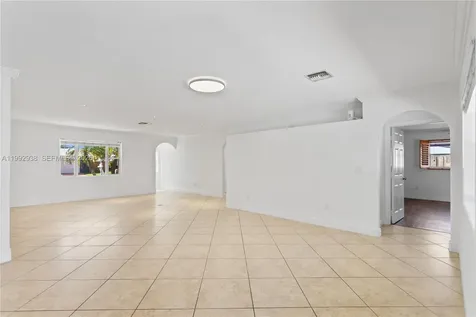405 SE 4th Terrace Dania Beach FL 33004