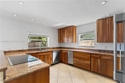 405 SE 4th Terrace Dania Beach FL 33004