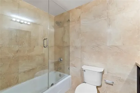 185 SE 14th Terrace Miami FL 33131
