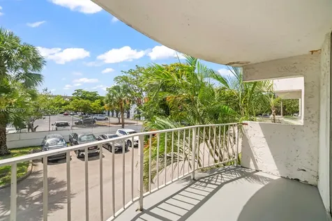 498 NW 165th Street Road Miami FL 33169