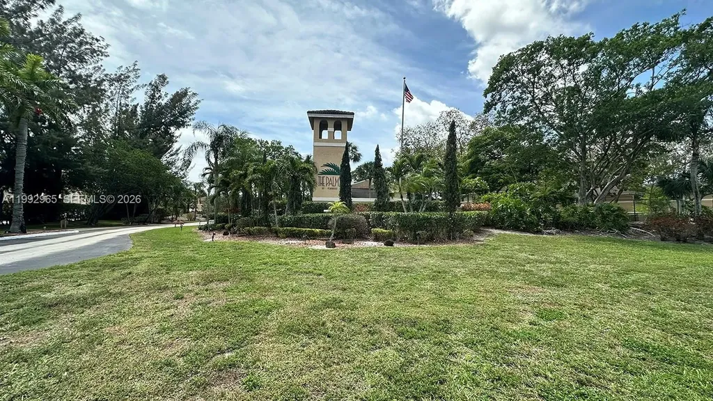 450 W Palm Circle W Pembroke Pines FL 33025
