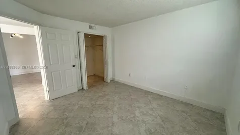 450 W Palm Circle W Pembroke Pines FL 33025