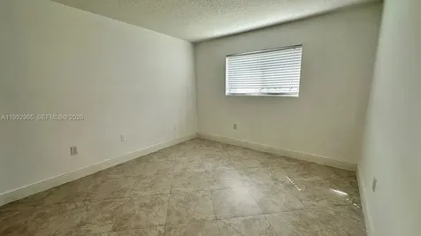 450 W Palm Circle W Pembroke Pines FL 33025