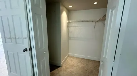 450 W Palm Circle W Pembroke Pines FL 33025