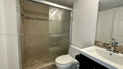 450 W Palm Circle W Pembroke Pines FL 33025