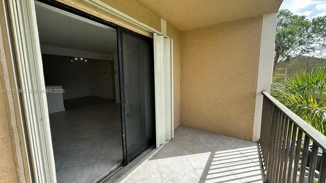 450 W Palm Circle W Pembroke Pines FL 33025