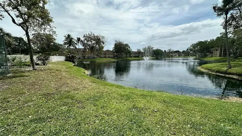 450 W Palm Circle W Pembroke Pines FL 33025