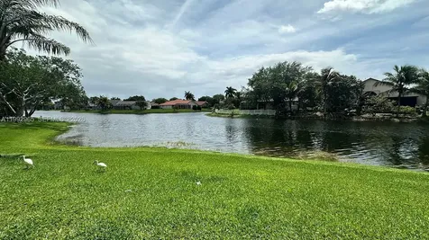 450 W Palm Circle W Pembroke Pines FL 33025