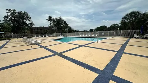 450 W Palm Circle W Pembroke Pines FL 33025