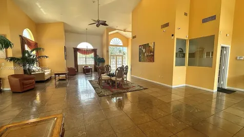 450 W Palm Circle W Pembroke Pines FL 33025