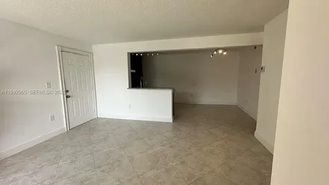 450 W Palm Circle W Pembroke Pines FL 33025