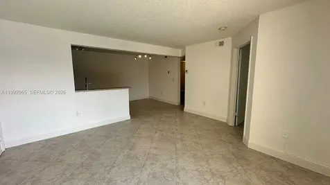 450 W Palm Circle W Pembroke Pines FL 33025