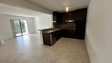 450 W Palm Circle W Pembroke Pines FL 33025
