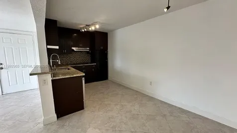 450 W Palm Circle W Pembroke Pines FL 33025