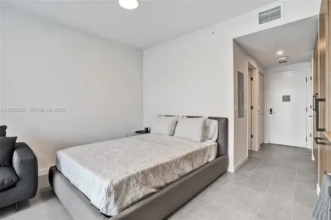 121 NE 5th Street Miami FL 33132