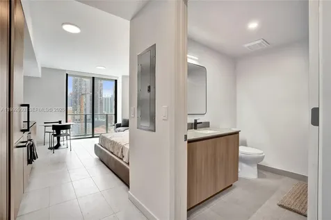 121 NE 5th Street Miami FL 33132