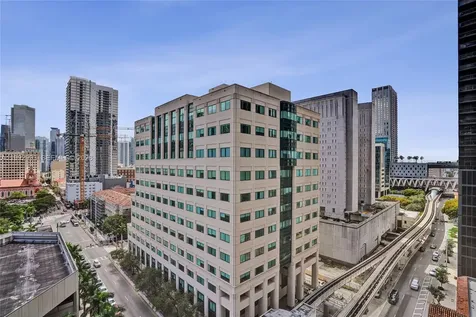 121 NE 5th Street Miami FL 33132
