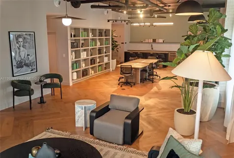 121 NE 5th Street Miami FL 33132