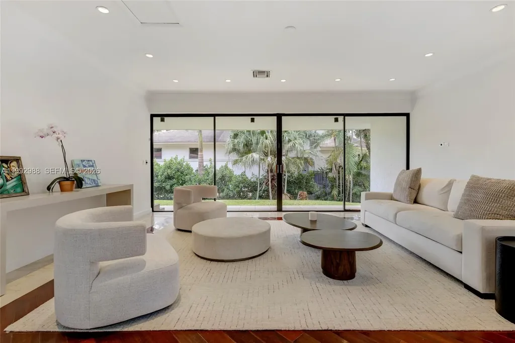 8118 Los Pinos Boulevard Coral Gables FL 33143
