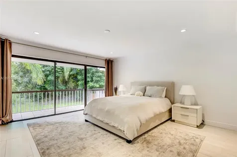 8118 Los Pinos Boulevard Coral Gables FL 33143