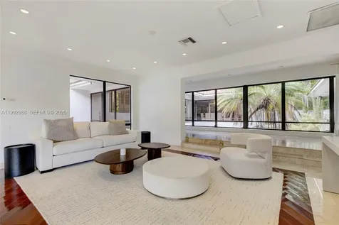 8118 Los Pinos Boulevard Coral Gables FL 33143