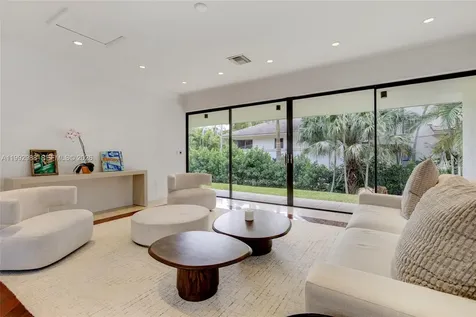 8118 Los Pinos Boulevard Coral Gables FL 33143