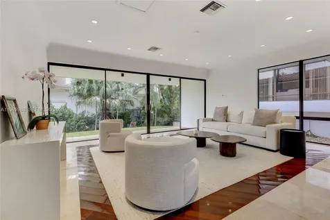 8118 Los Pinos Boulevard Coral Gables FL 33143