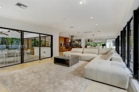 8118 Los Pinos Boulevard Coral Gables FL 33143