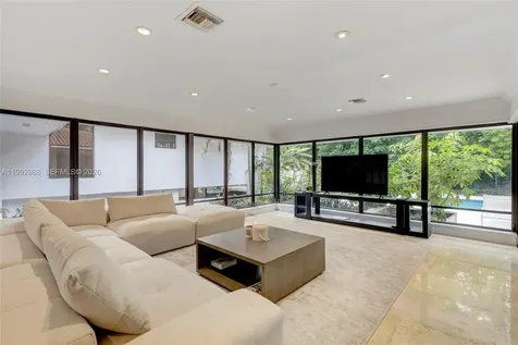 8118 Los Pinos Boulevard Coral Gables FL 33143