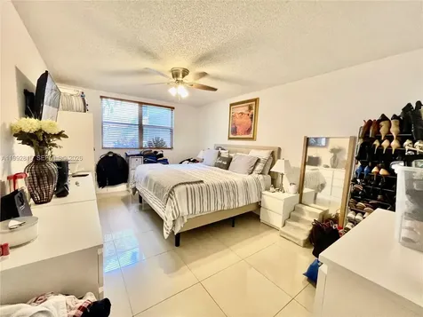 8255 Lake Drive Doral FL 33166