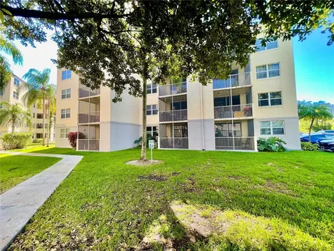 8255 Lake Drive Doral FL 33166
