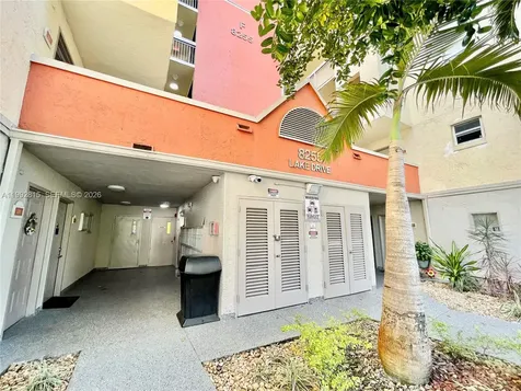 8255 Lake Drive Doral FL 33166