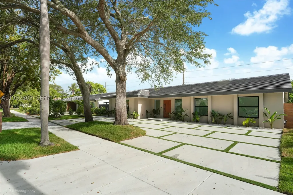 21490 Highland Lakes Boulevard Miami FL 33179