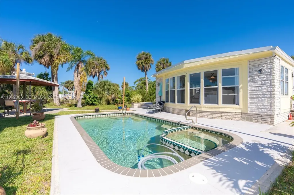 8243 Pinetree Lane Other City - In The State Of Florida FL 34224