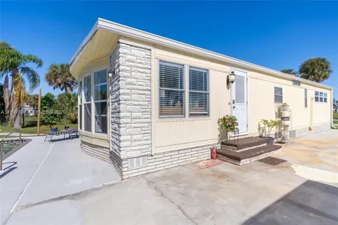 8243 Pinetree Lane Other City - In The State Of Florida FL 34224
