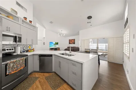 366 Bedford Avenue Weston FL 33326