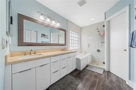 366 Bedford Avenue Weston FL 33326