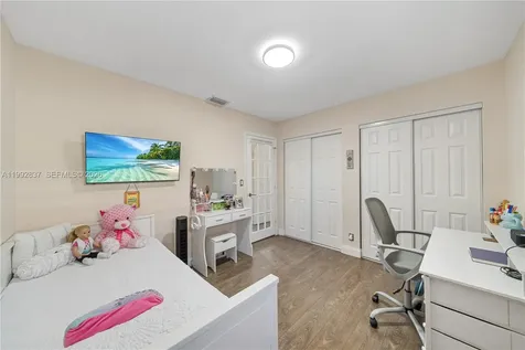 366 Bedford Avenue Weston FL 33326