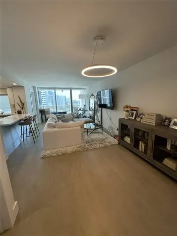 2655 Collins Avenue Miami Beach FL 33140