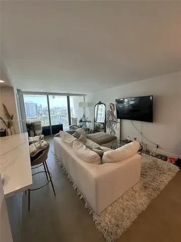 2655 Collins Avenue Miami Beach FL 33140