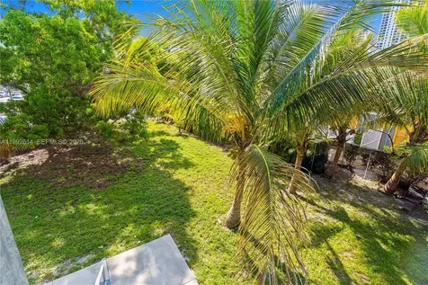 216 NW 11th Street Miami FL 33136