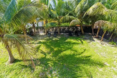 216 NW 11th Street Miami FL 33136