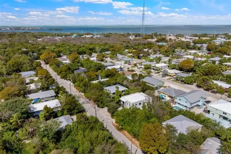 20 Coral Drive Key Largo FL 33037