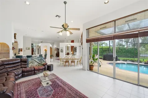 3038 Lakewood Drive Weston FL 33332